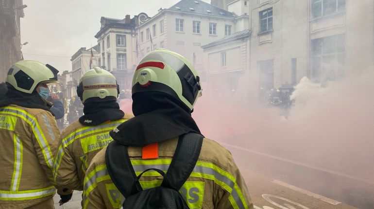 Bruxelles : une centaine de pompiers manifeste pour une revalorisation de leur statut et contre une obligation vaccinale