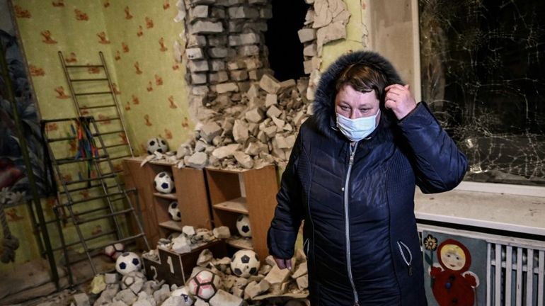 Ukraine : loin des pourparlers, les habitants bombardés sous le choc