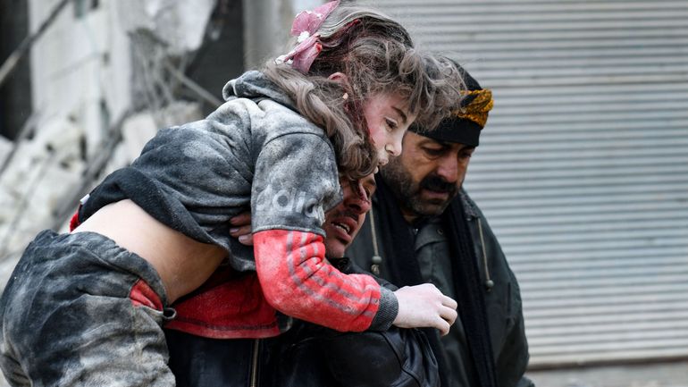 Séisme en Turquie et en Syrie : le seuil des 16.000 morts franchi alors que les secouristes sont mobilisés dans le froid