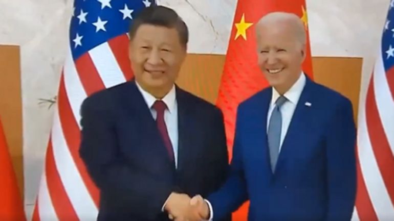 La rencontre entre Joe Biden et Xi Jinping a démarré par une poignée de main