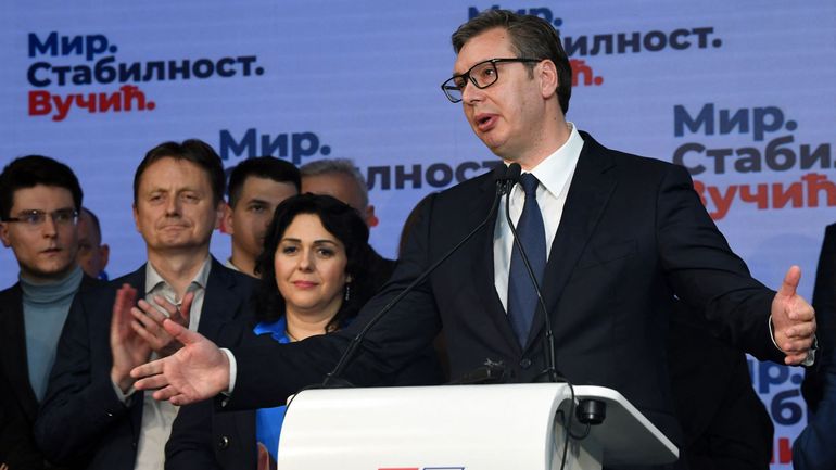 Serbie : le sortant Vucic revendique une victoire écrasante à la présidentielle