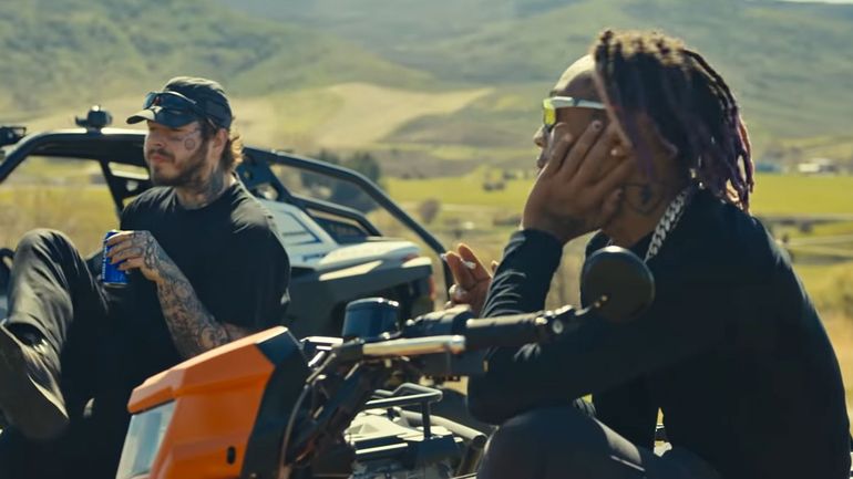 Post Malone se calme et boit frais à Saint-Tropez - RTBF Actus