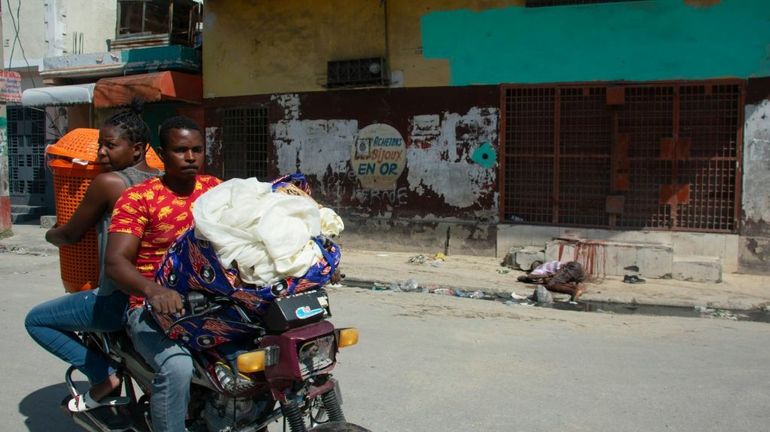 Les négociations avancent sur la transition en Haïti, Washington évacue ses ressortissants