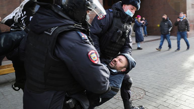 Guerre en Ukraine : plus de 4.600 manifestants en Russie contre l'intervention en Ukraine arrêtés