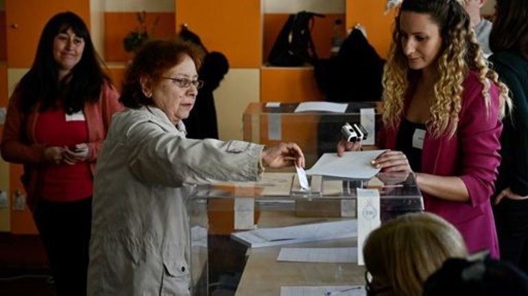 Divisés sur la guerre en Ukraine, les Bulgares votent encore