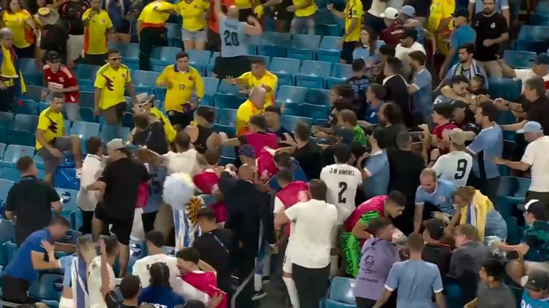 Scène surréaliste à la Copa America : Nunez et d’autres Uruguayens se battent avec des supporters colombiens
