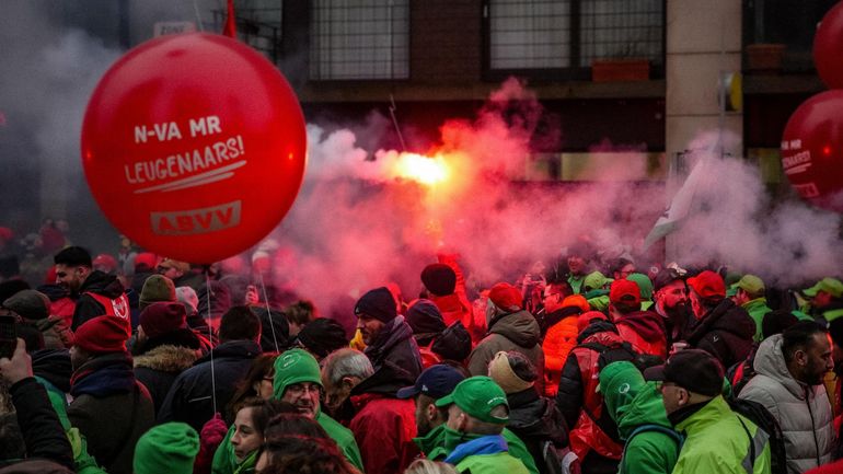 Manifestation nationale : entre 60 et 100.000 personnes mobilisées contre les mesures du gouvernement De Wever (revivez notre direct)