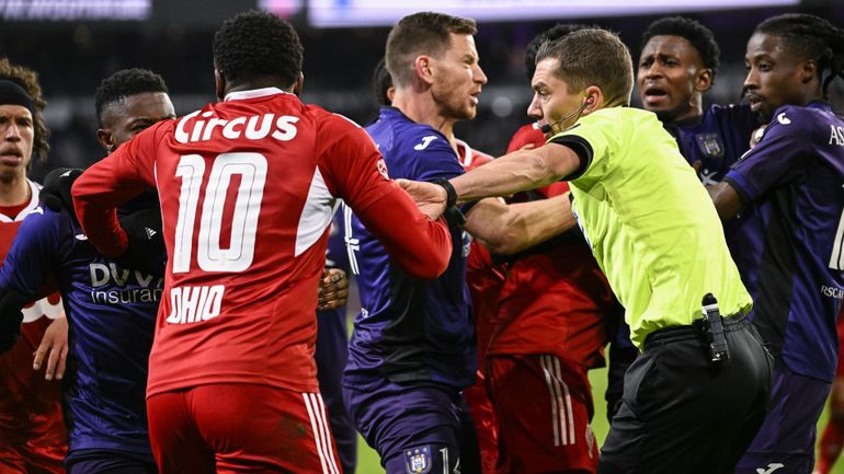 Anderlecht – Standard : Amadou Diawara a-t-il échappé à une carte rouge pour un coup de coude ?