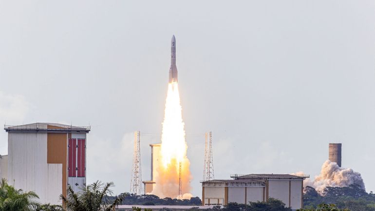 Ariane 6 prête à décoller pour premier vol commercial, un enjeu pour sceller la souveraineté européenne