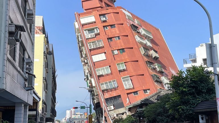 Taïwan : 9 morts, plus de 1000 blessés et des dégâts matériels importants dans un puissant tremblement de terre (vidéo)