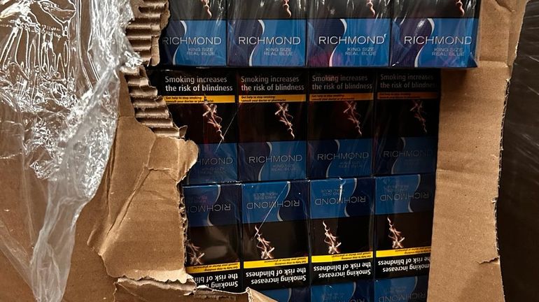 Gros coup de filet pour les douaniers : la plus grosse fabrique belge de cigarettes de contrefaçon démantelée à Bièvre