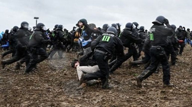 Allemagne : incidents entre policiers et manifestants anti-charbon à Lützerath