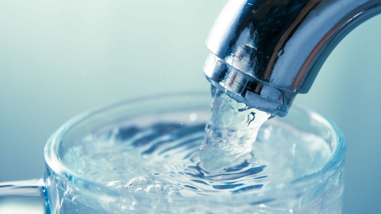 Pollution aux PFAS : peut-on boire l'eau du robinet? qui s'assure que l'eau potable est bien potable ? Et comment ?