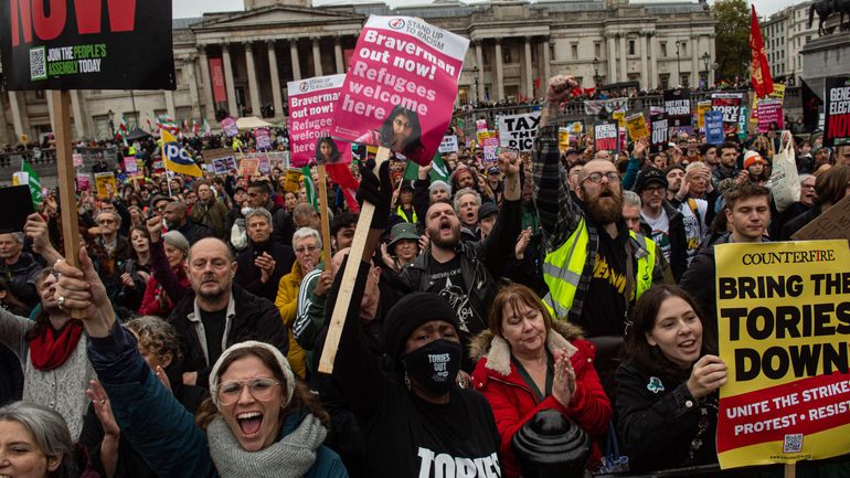 Londres : des milliers de manifestants réclament des élections législatives