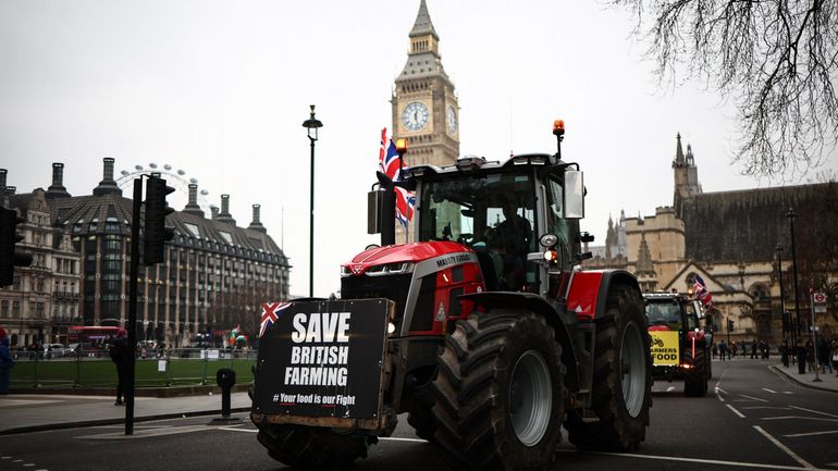 Royaume-Uni : des centaines de tracteurs en plein Londres contre une taxe sur la succession