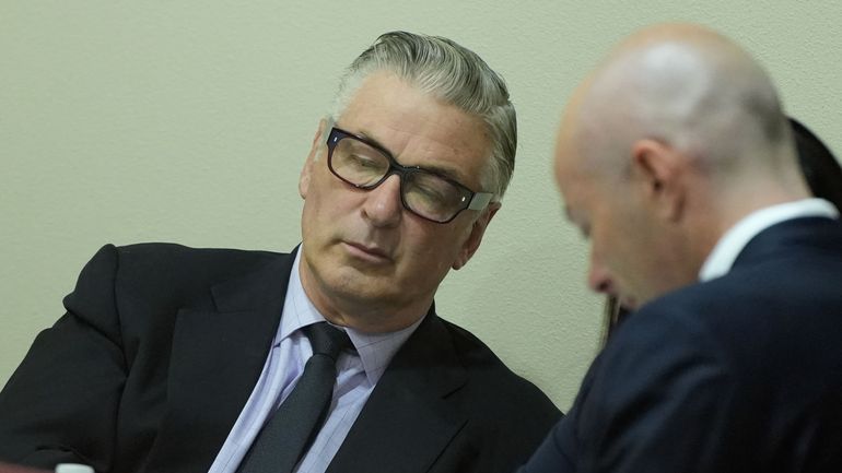 Le procès d'Alec Baldwin annulé ? L'audience interrompue après la découverte de nouveaux éléments