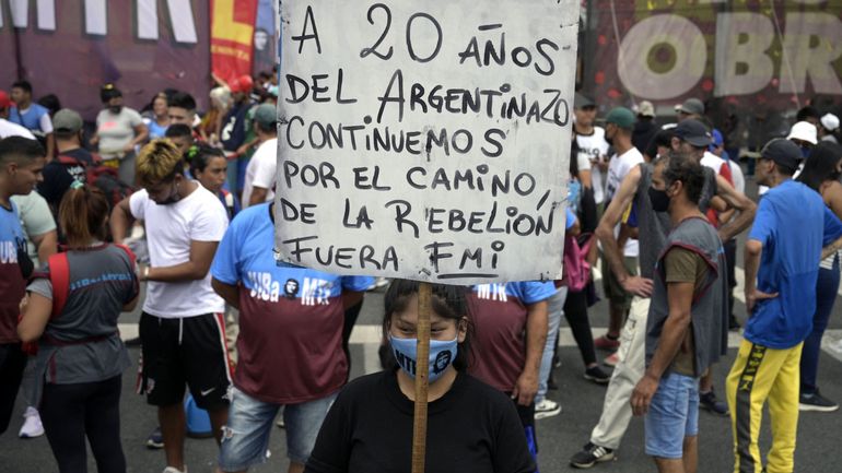 Les Argentins par milliers dans la rue, pour le souvenir de la 