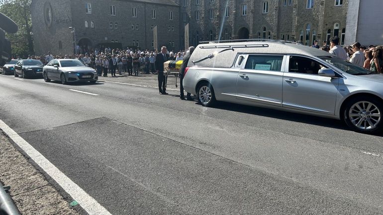 Marche-en-Famenne : hommage des policiers et des ses proches à Guillaume Kip, le policer décédé en intervention en France
