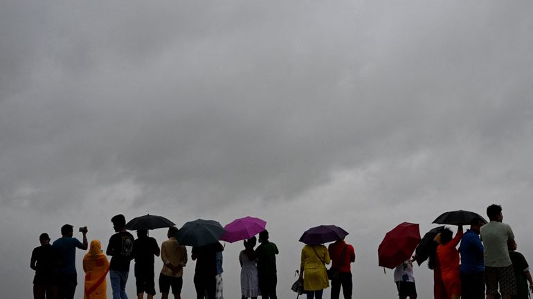 Le cyclone Dana frappe l'Inde, lourd bilan aux Philippines avec la tempête Trami