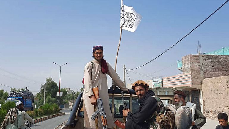 Afghanistan : les talibans ont commencé à entrer dans Kaboul mais ont ordre d'attendre