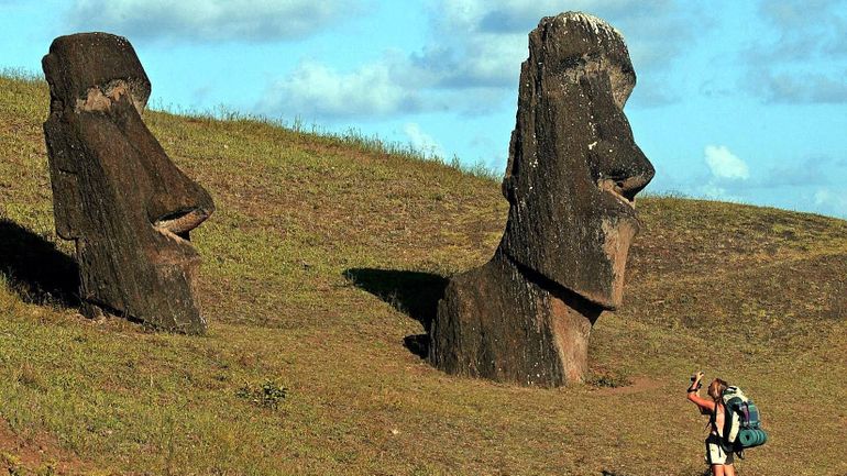 Les statues de l'île de Pâques endommagées par un feu de forêt