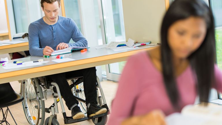 "Sans ça, j’aurais arrêté mes études" : le rôle crucial de l’inclusion des étudiants en situation de handicap