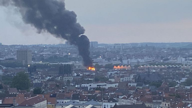 Région bruxelloise : important incendie en cours dans une usine de recyclage au nord de la capitale