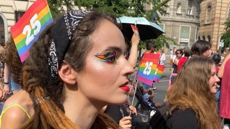 Gay Pride à Budapest : des milliers de Hongrois contre la loi anti-LGBT