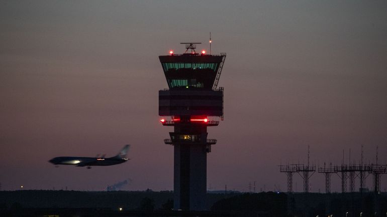 Trafic aérien : le Conseil Supérieur de la Santé recommande une interdiction des vols de nuit
