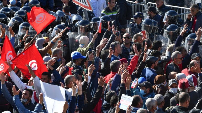 Tunisie: plus d'un millier de manifestants 