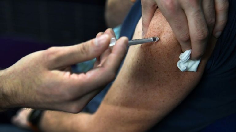 En France, les infirmiers sont autorisés à vacciner les adultes sans prescription médicale
