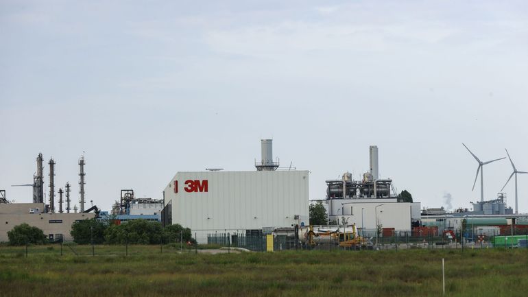 Pollution chimique autour de l'ancienne usine 3M à Zwijndrecht: les bourgmestres flamands doivent prendre des mesures de précaution