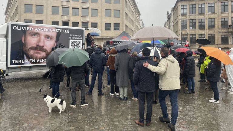 Plusieurs dizaines de personnes rassemblées en soutien à Olivier Vandecasteele à Bruxelles