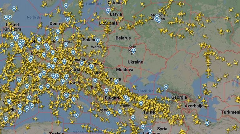 L'espace aérien est fermé au-dessus de l'Ukraine, de la Moldavie, et sur des parties de la Russie et de la Biélorussie