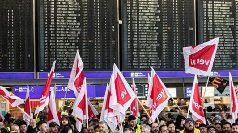 Le trafic aérien reste perturbé en Allemagne, après la grève de vendredi