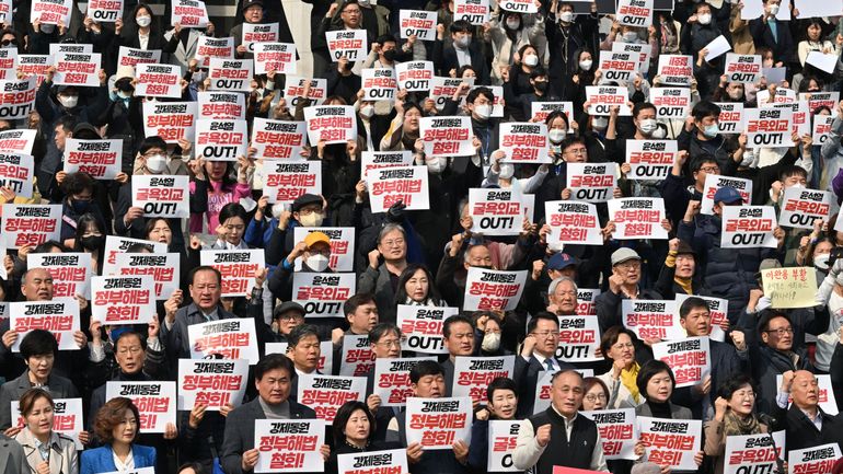 Corée du Sud: des victimes de travail forcé au Japon manifestent contre le plan d'indemnisation de Séoul