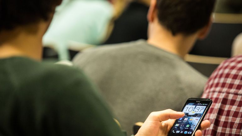 Communauté germanophone : les smartphones interdits dans les écoles à partir de la rentrée 2025