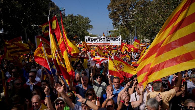Espagne : manifestation à Barcelone contre une possible alliance entre la gauche et les indépendantistes catalans