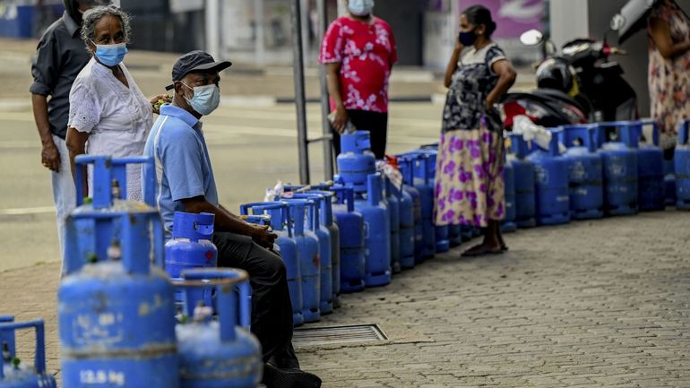Le Sri Lanka annonce un milliard de dollars d'aide pour surmonter la flambée des prix