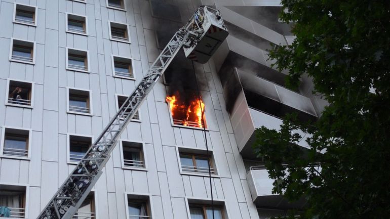 Incendie dans un immeuble à appartements à Anderlecht : neuf personnes intoxiquées