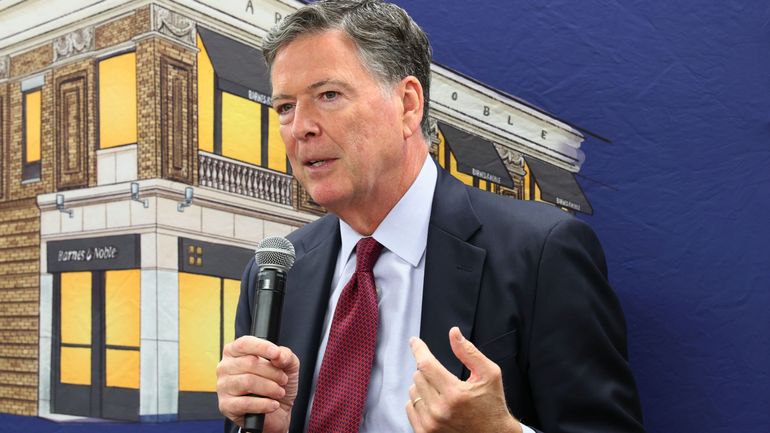 Etats-Unis : l’ex-chef du FBI inculpé, les promesses de vengeance de Trump se concrétisent