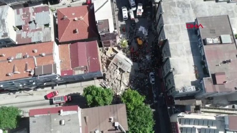 Turquie : un mort et huit blessés dans un effondrement d'immeuble à Istanbul