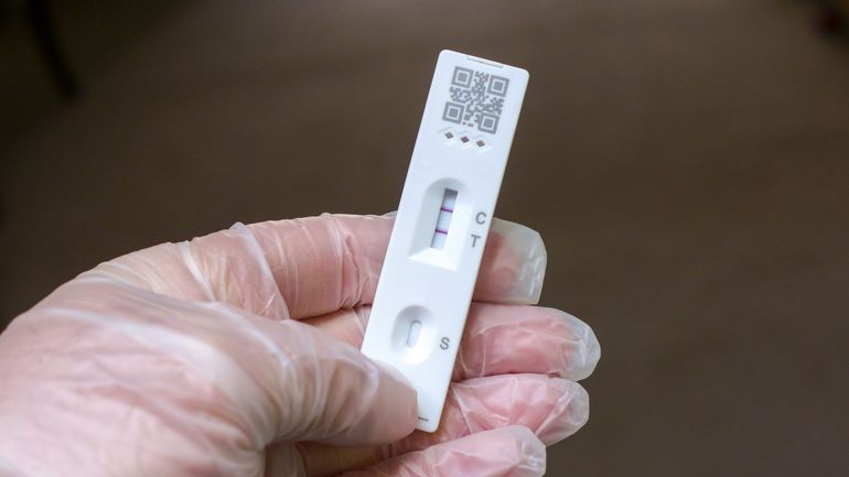 Coronavirus aux Pays-Bas : un homme est soupçonné de vendre le Covid-19 en flapules