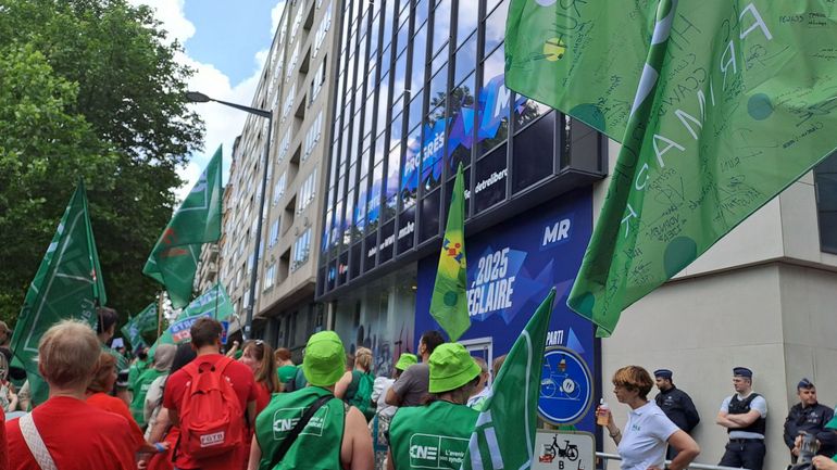 Accord de l'été : opposée à l'élargissement des heures d'ouverture des magasins, la CNE Commerce dépose un préavis de grève 