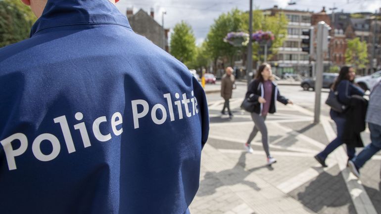 Un inspecteur de police traverse la Belgique à pied pour honorer ses collègues