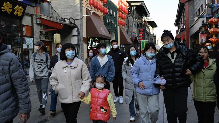 Coronavirus en Chine : quatre suspects accusés de ne pas avoir respecté les règles ont été contraints de parader dans une ville
