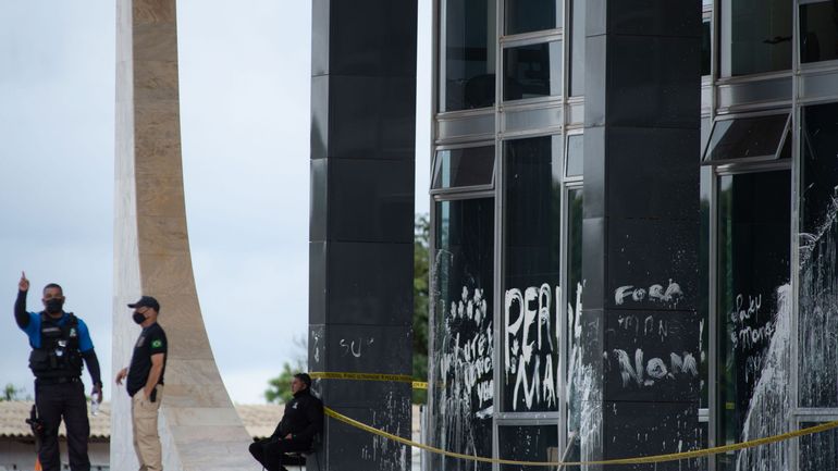 Brésil : Meta supprime des commentaires soutenant l'assaut des lieux de pouvoir à Brasilia