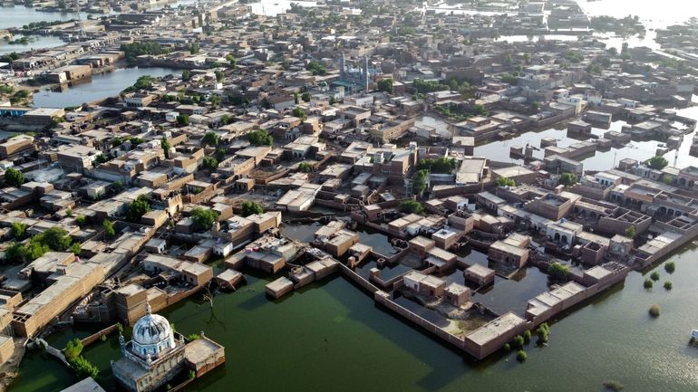 Pakistan : les autorités tentent de contenir un lac gonflé par les pluies de mousson