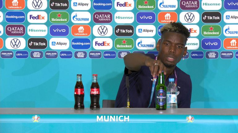 Pas de bière en conférence de presse : Pogba suit la mode lancée par Cristiano Ronaldo (vidéo)