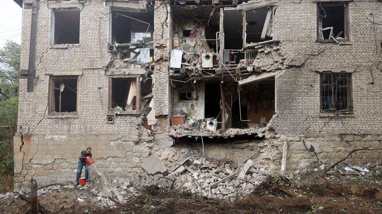 Guerre en Ukraine : trois morts dans une frappe russe sur une ville de l'est ukrainien
